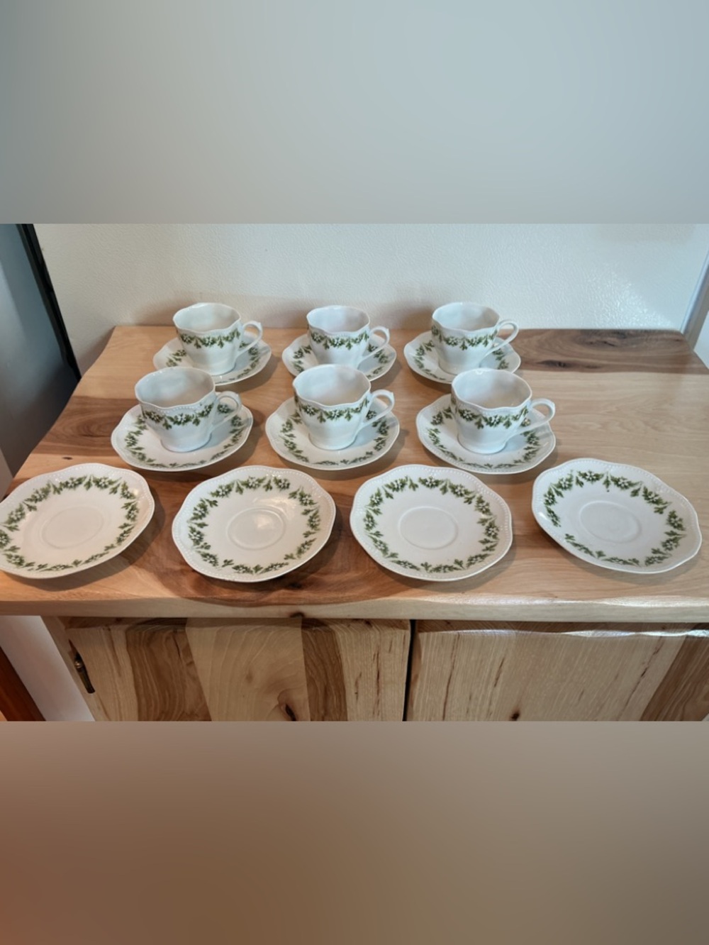 Vintage Porcelain Tea Cups & Saucers Reinhold Schlegelmilch (R&S) Germany